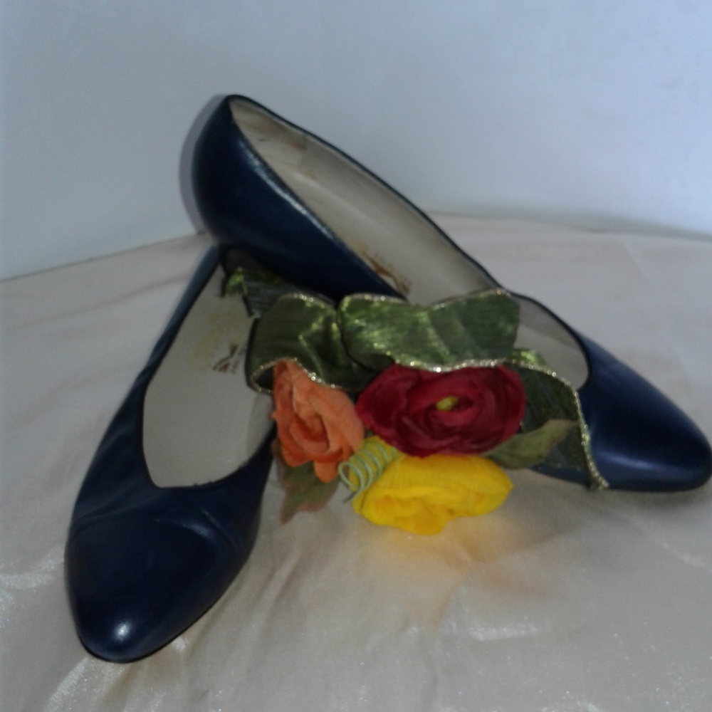 VINTAGE SALVTORE FERRAGAMO  BLUE LOW PUMPS